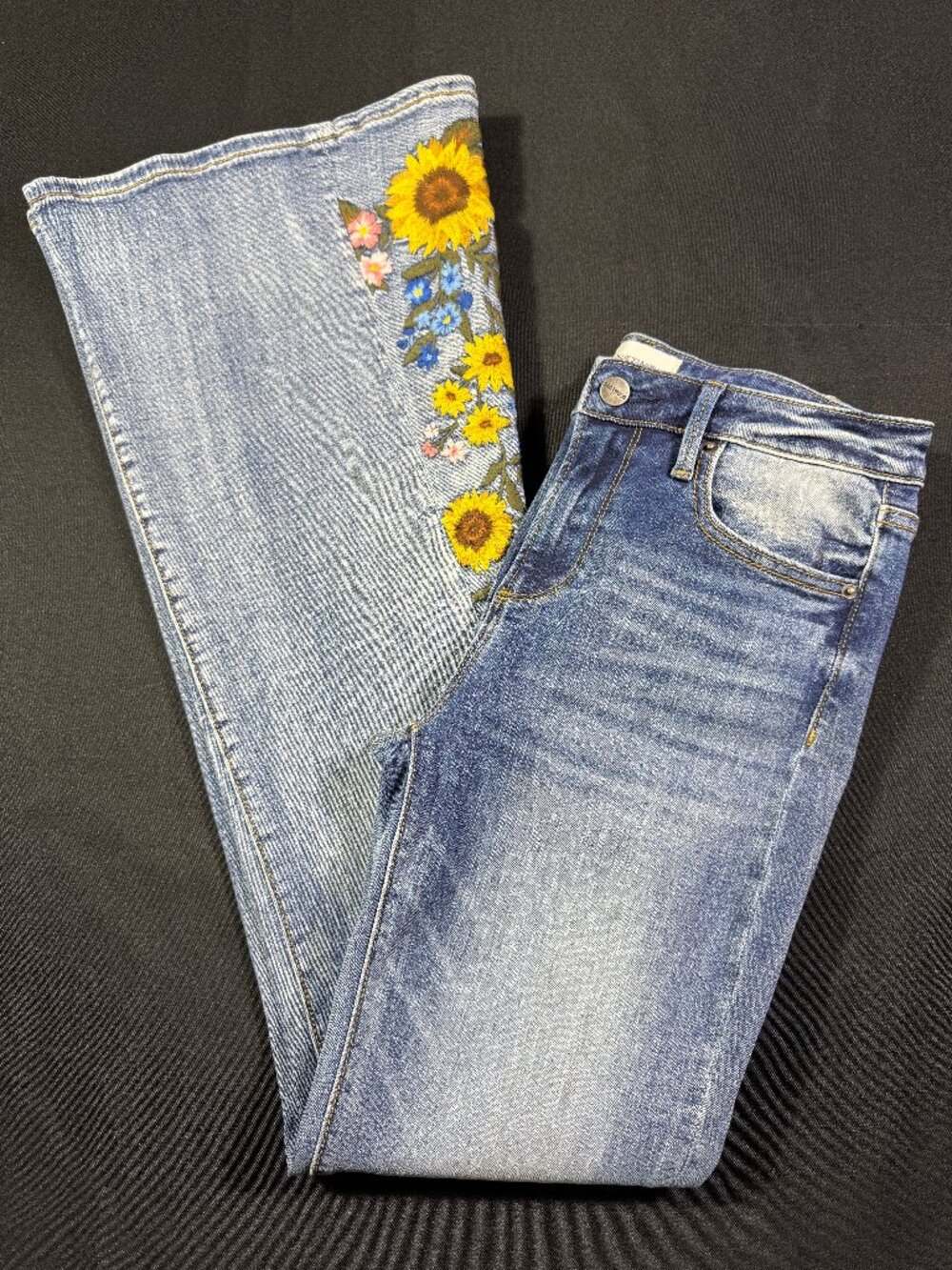 NWOT Rare Free People x Driftwood Farrah Embroidered Flare Jeans Sz 26 - Picture 6 of 16